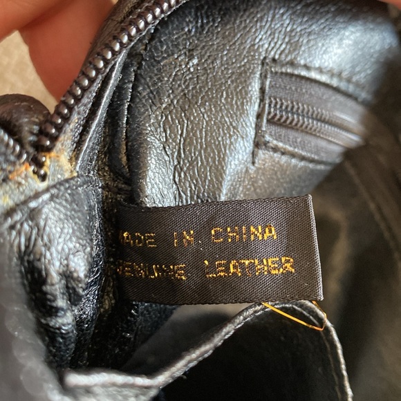 GENUINE LEATHER black quilted cross-body chain strap tassel VINTAGE purse charm - Picture 2 of 5